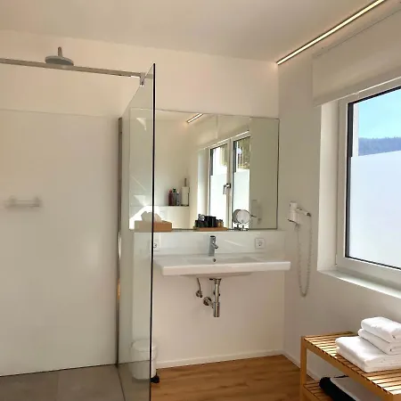 מלון Weingut-aparthotel Olinger