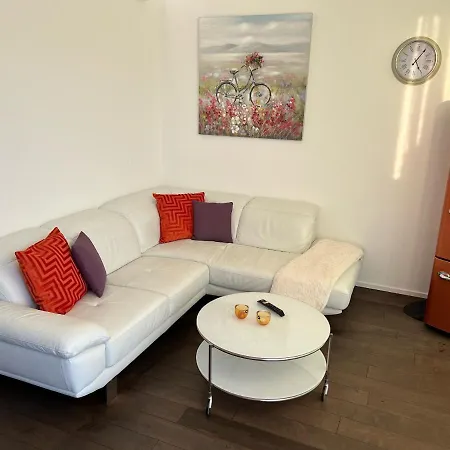 מלון Weingut-aparthotel Olinger מרינג