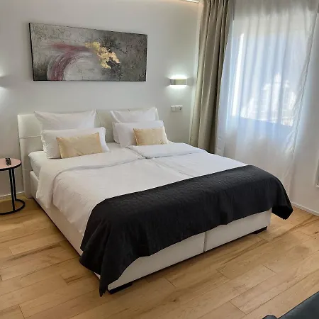Weingut-aparthotel Olinger מרינג