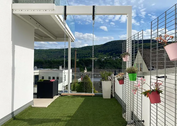 Weingut-aparthotel Olinger فندق 5*