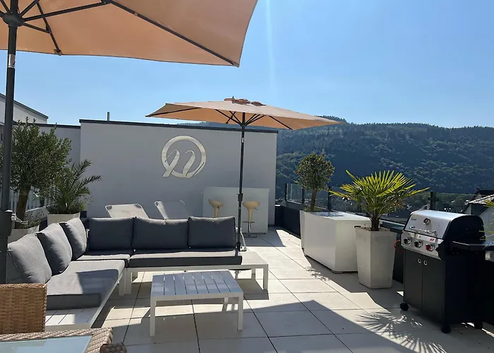 Weingut-aparthotel Olinger فندق 5*